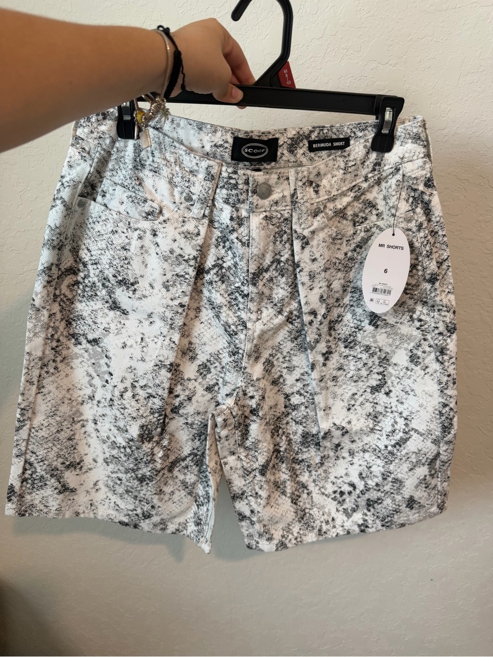 Scoop Black & White Marble Print Women's Bermuda Shorts
